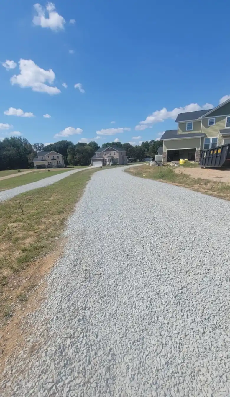 Entrada de grava terminada en un vecindario de Charlotte, NC