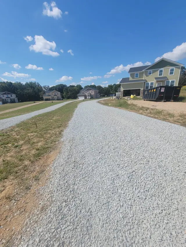 Entradas de grava instaladas en un vecindario nuevo de Charlotte, NC